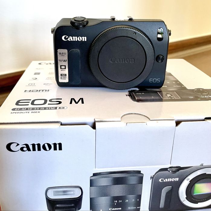 Máquina fotografica kit eos M completa