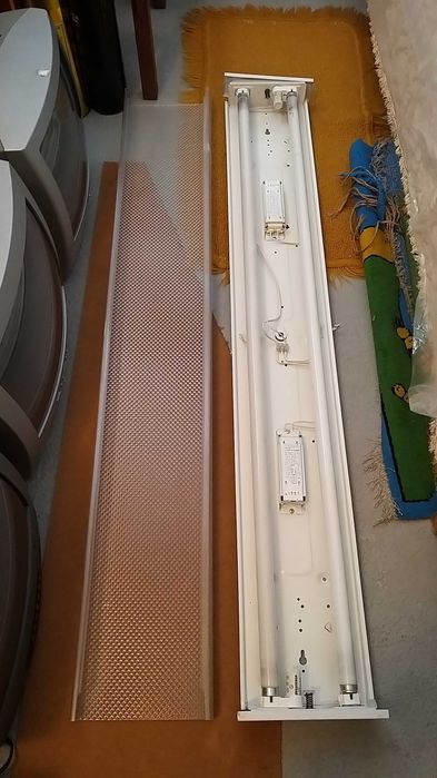 lâmpada fluorescente com armadura Grande