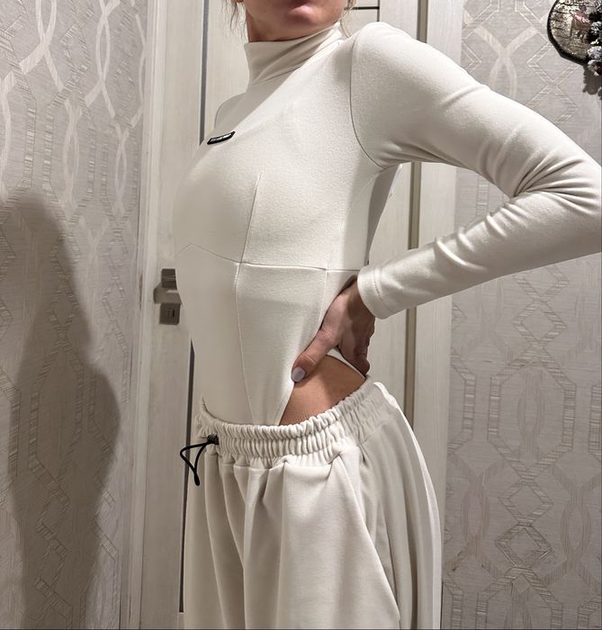 Стильний спортивний костюм.