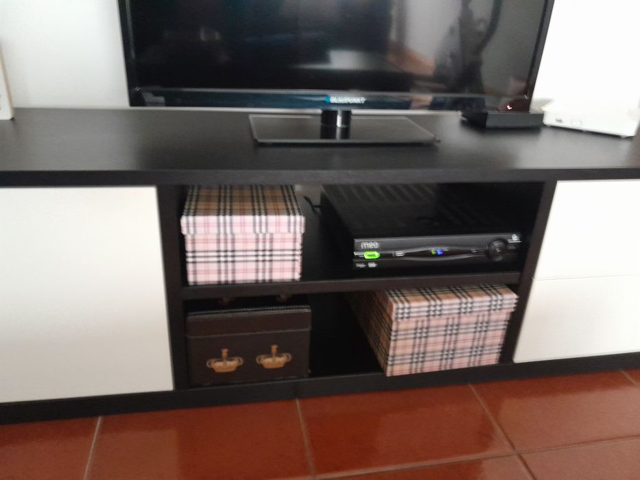 Movel de tv e arrumação