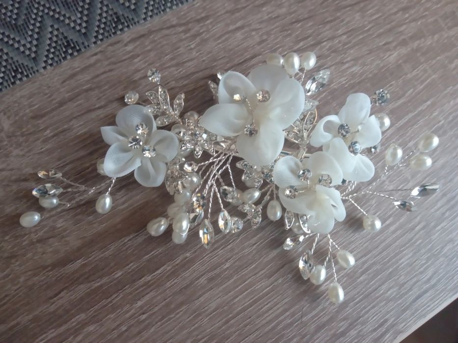 Nowa  ślubna ozdoba do włosów
