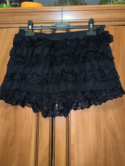 Spódniczka z wbudowanymi spodenkami