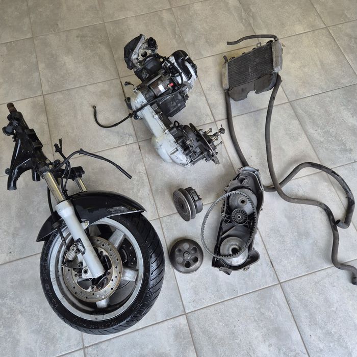 Skuter Piaggio kat. B poj 125 ccm czesci silnik,zawieszenie przod,chl