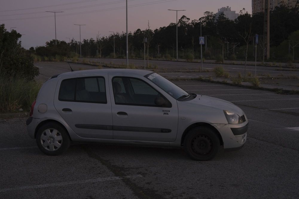Renault Clio 1.2 16V 2004 Cinzento troco por mota preferencialmente