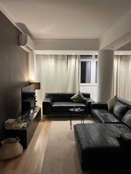 Dois Sofás de pele preto