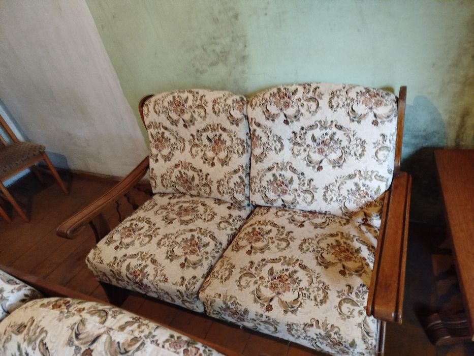 Zestaw wypoczynkowy w stylu Holenderskim, sofy i fotel.