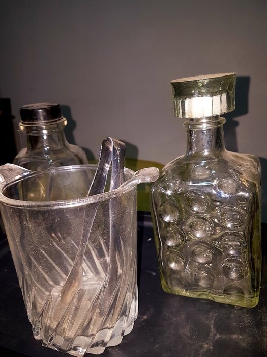 Garrafas vidro  e  balde vidro  para gelo e mais copos
