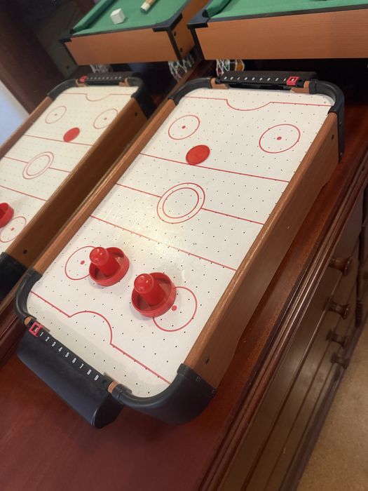 Jogo de mini sinuca e mini air hockey