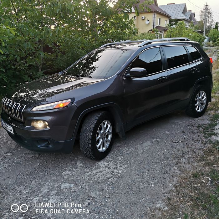 Jeep cherokee повний привід