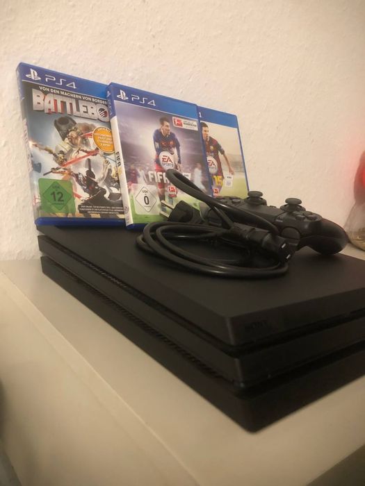 Продам PS4 pro 1 TB