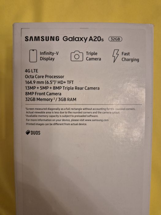 Телефон Samsung Galaxy A20s червоного кольору