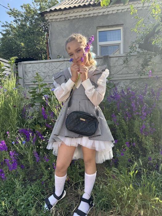 Продам костюм на 1 сентября сарафан , блузка + туфли в подарок