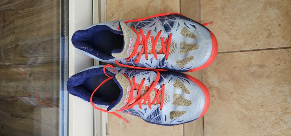 ASICS buty halowe rozmiar 40 wkładka 25,5cm stan bardzo dobry