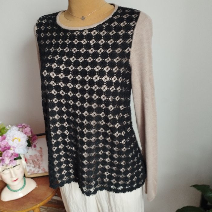 Beżowy sweter M&S Collection L z koronką – elegancki i wygodny
