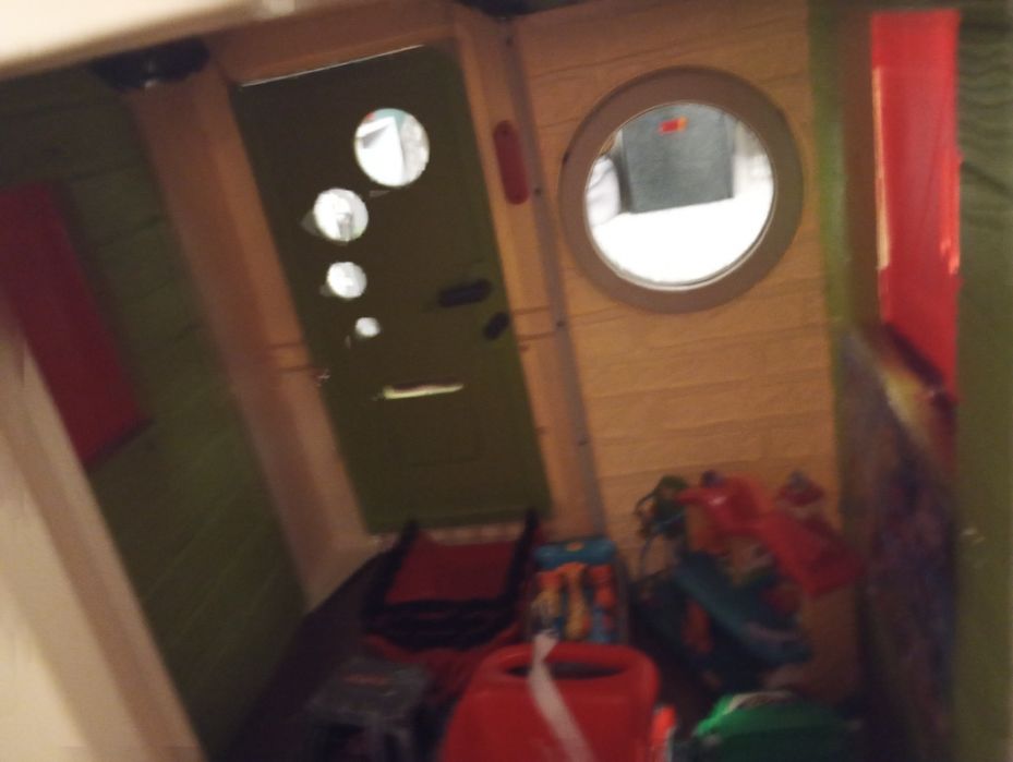 Domek dla dzieci na zewnątrz