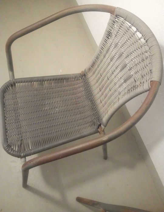 2Cadeiras (tubo metálico + rattan cinzento) para recuperação/bricolage