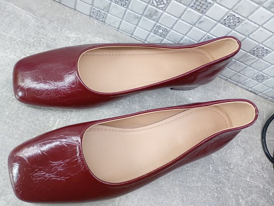 Nowe buty damskie na obcasie bordowe 45