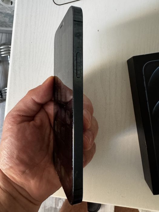 Айфон 12 про  продам