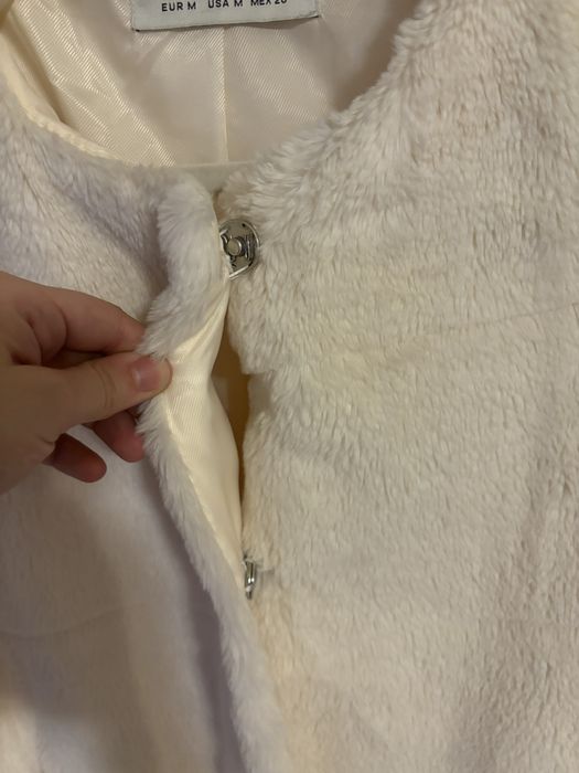 Kremowe futerko płaszcz sztuczne M Stradivarius