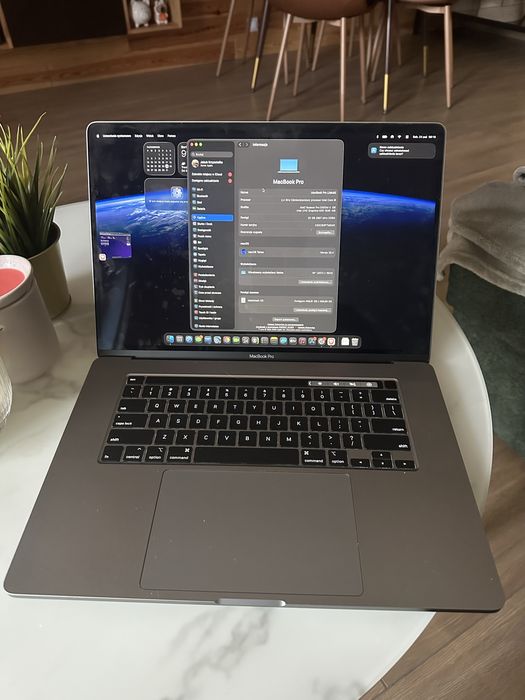 MacBook Pro 16” Intel Core i9 | 32 GB RAM | Radeon Pro 5300M