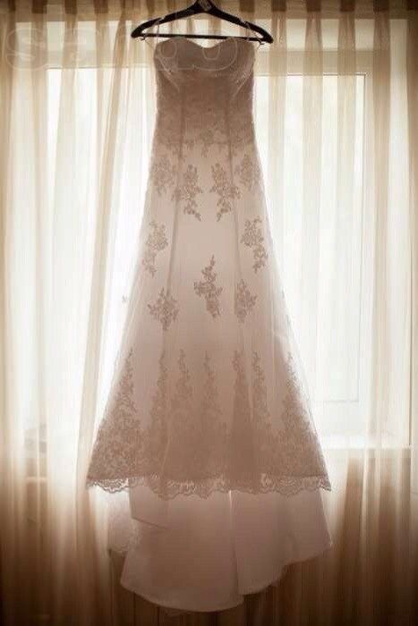 Весільна сукня зі шлейфом