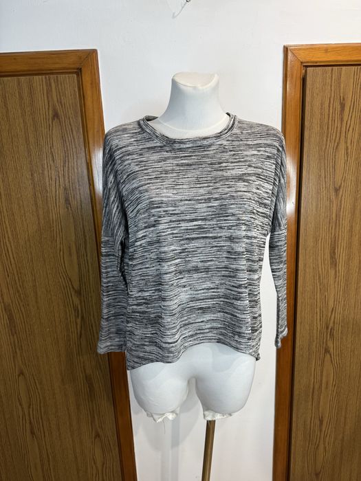 Szary sweterek z długim rękawem szaey sweter