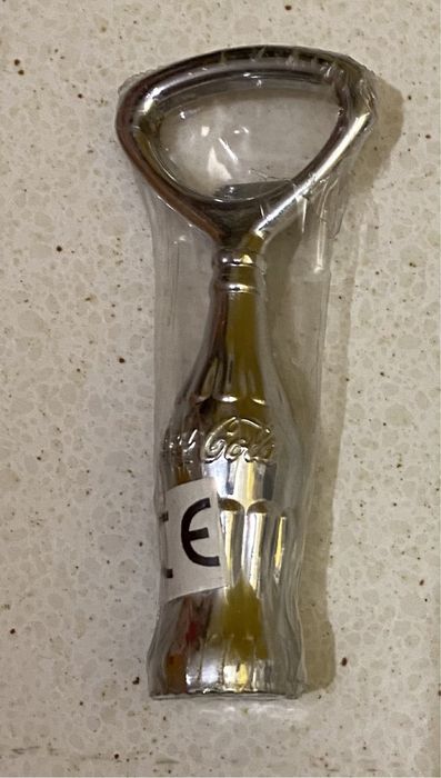 Abre cápsulas vintage da Coca-Cola, ainda selado