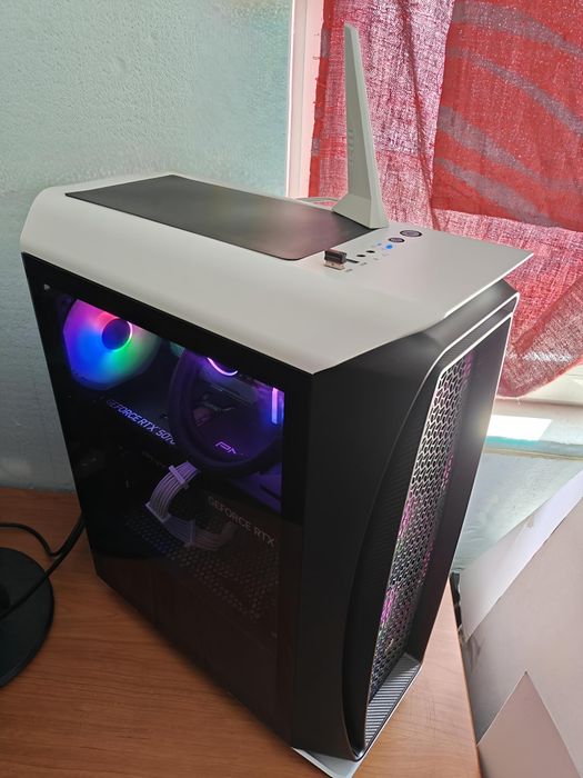 PC Gamer Premium - Ryzen 7 9700X | RTX 5070 Ti | 32GB DDR5 CL28 | B850M | ATX 3.1