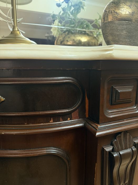 Aparador com espelho e pedra mármore