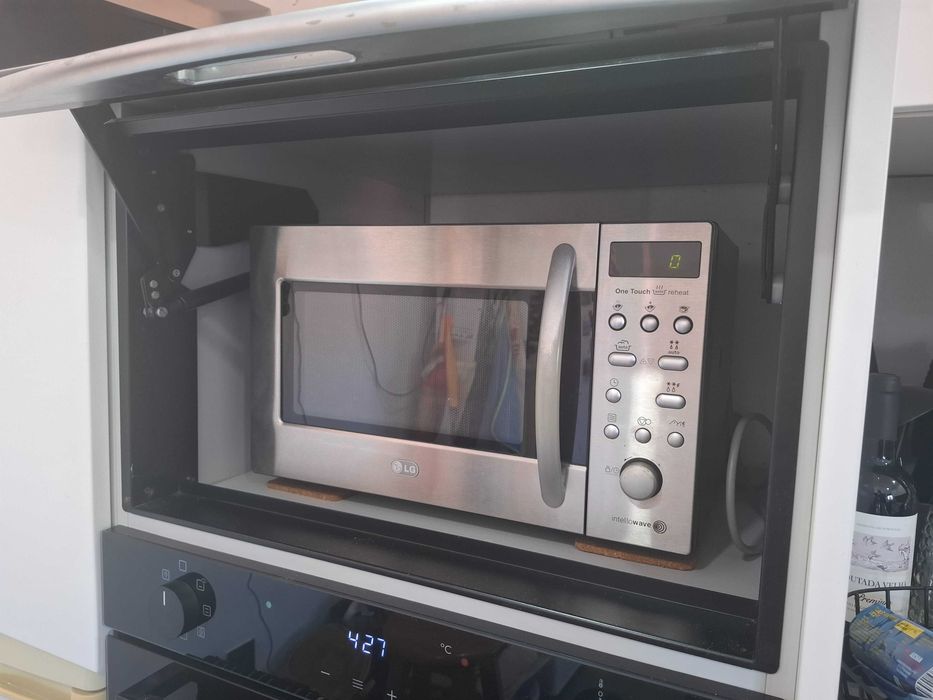 Microondas LG 19L com porta movel