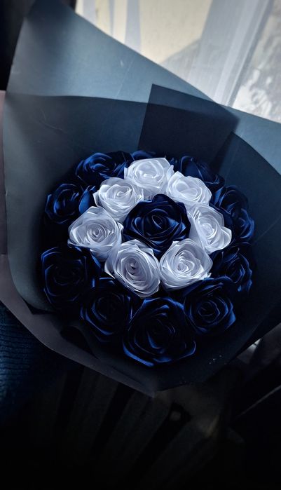 Троянди з атласної стрічки