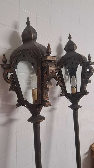 Candeeiro vertical com estilo medieval