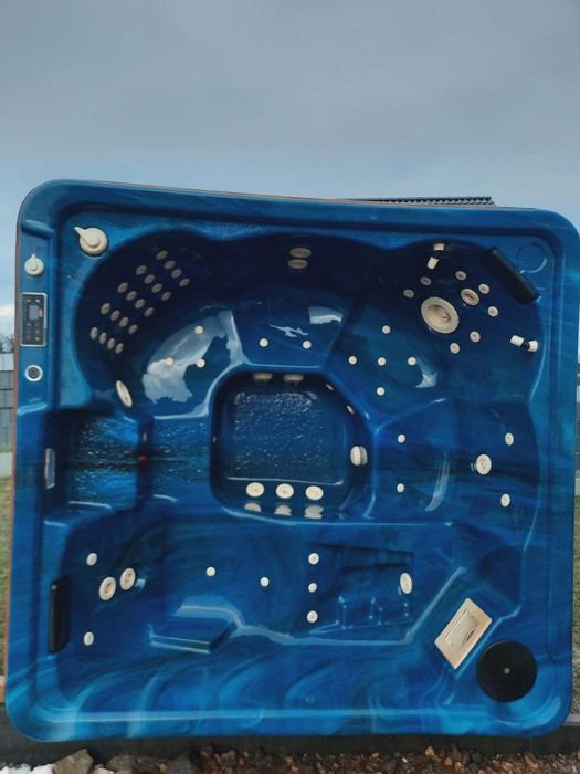 SPRZEDAM jacuzzi  pilnnie