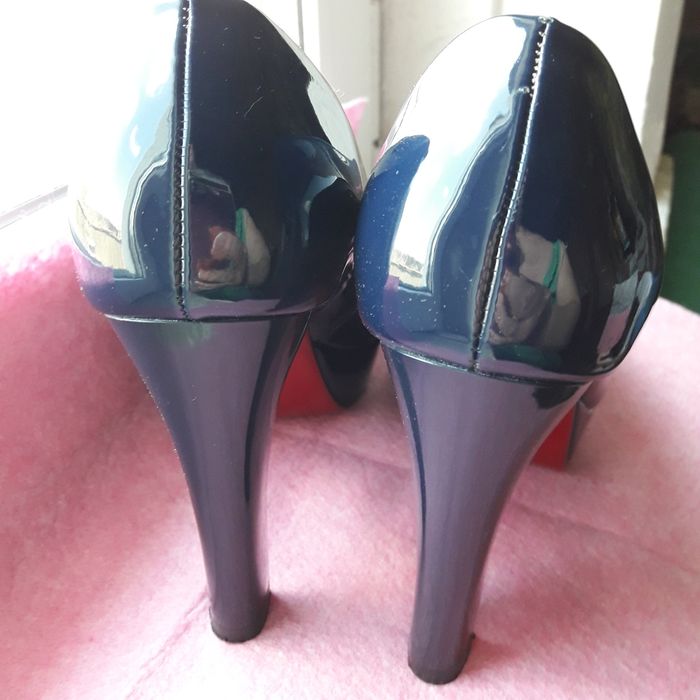 Туфли на каблуке с открытым носком синие