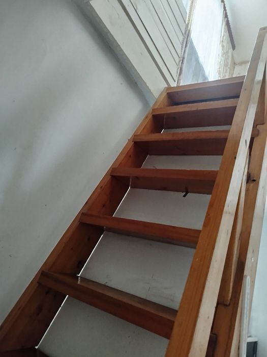 Двоповерхова дача з банькою.