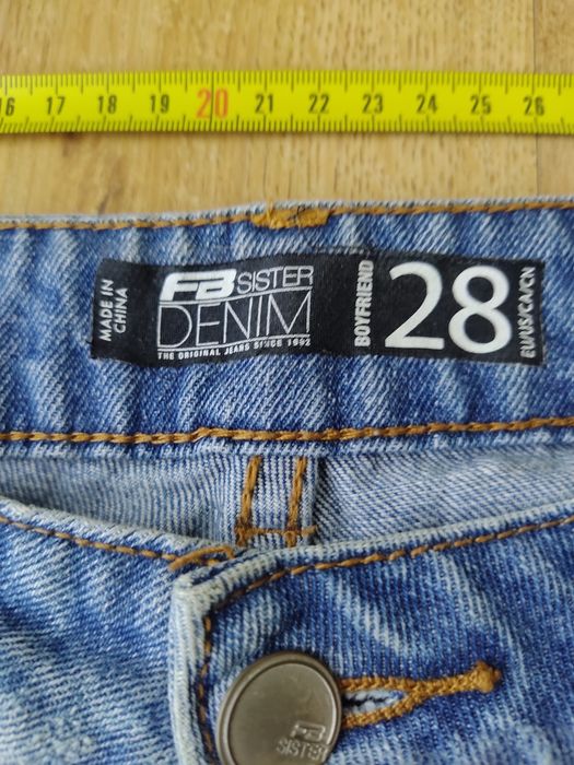 Джинси "FB Sister Denim" з принтом.