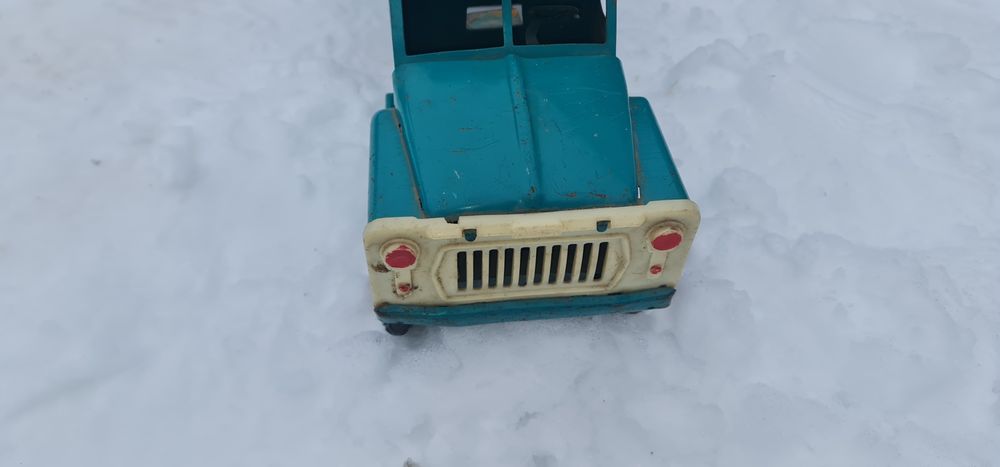 Продам старую железную машинку