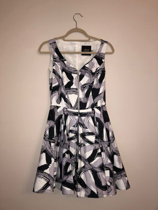 Elegancka sukienka ze wzorami