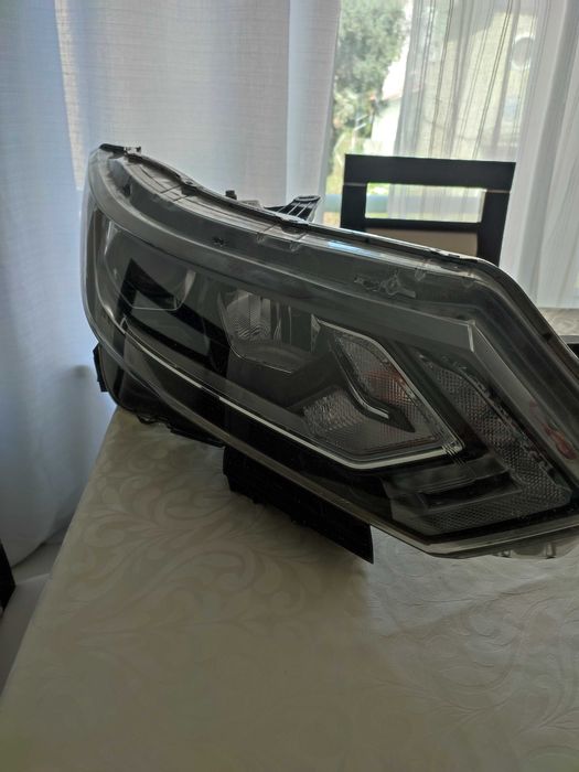 Farol Direito / Farol Esquerdo Nissan Qashqai