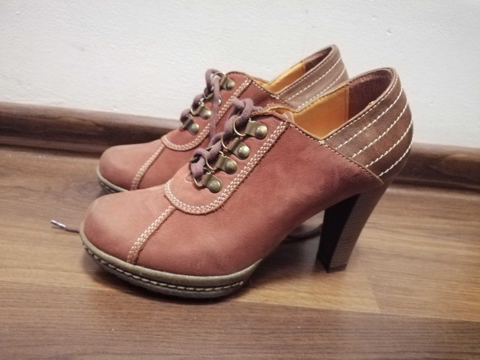 Półbuty skóra wiązane botki na obcasie słupku