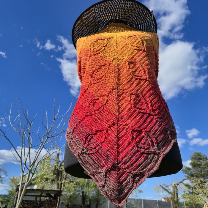 Rękodzieło.  Chusta szydełkowa.