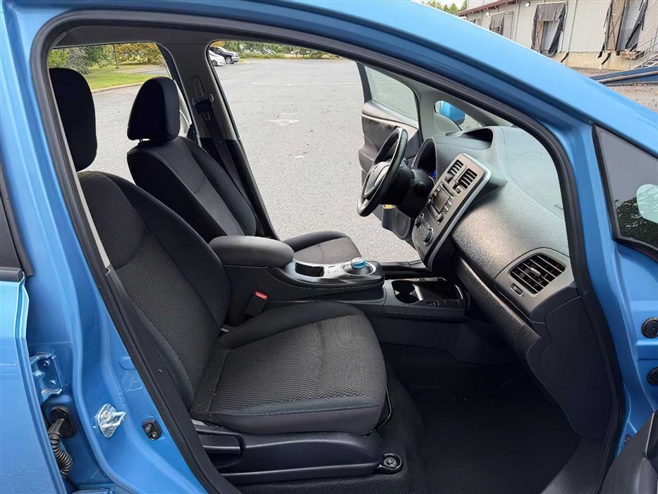 Nissan LEAF S      2014