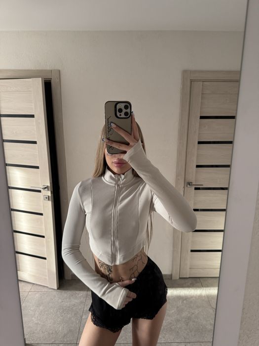 Топ на замке через палец (Б/У)