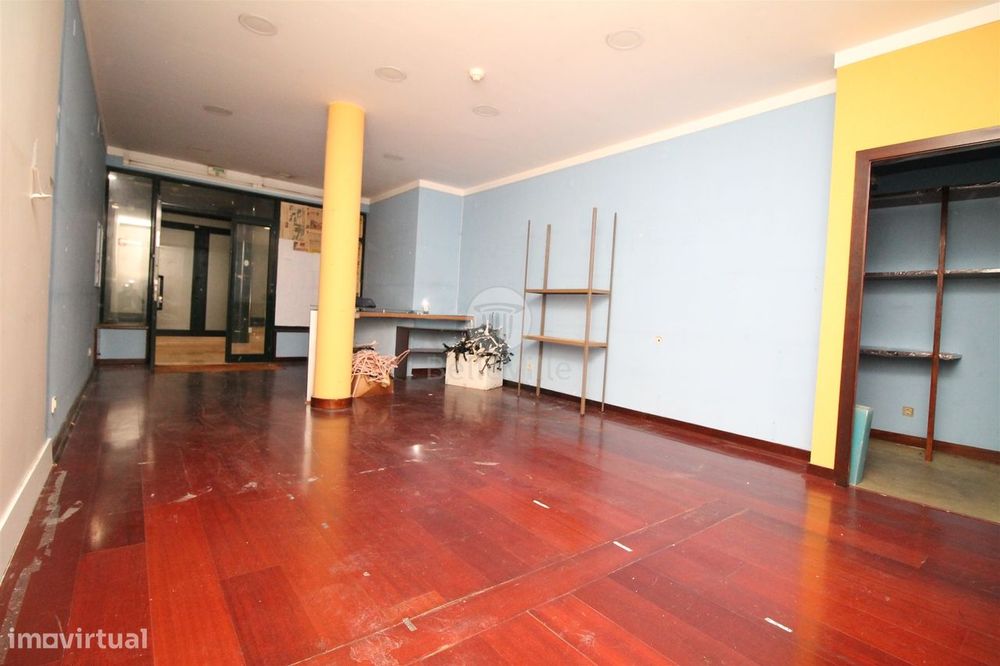 Loja de 37m2 - Centro Comercial dos Granjinhos,