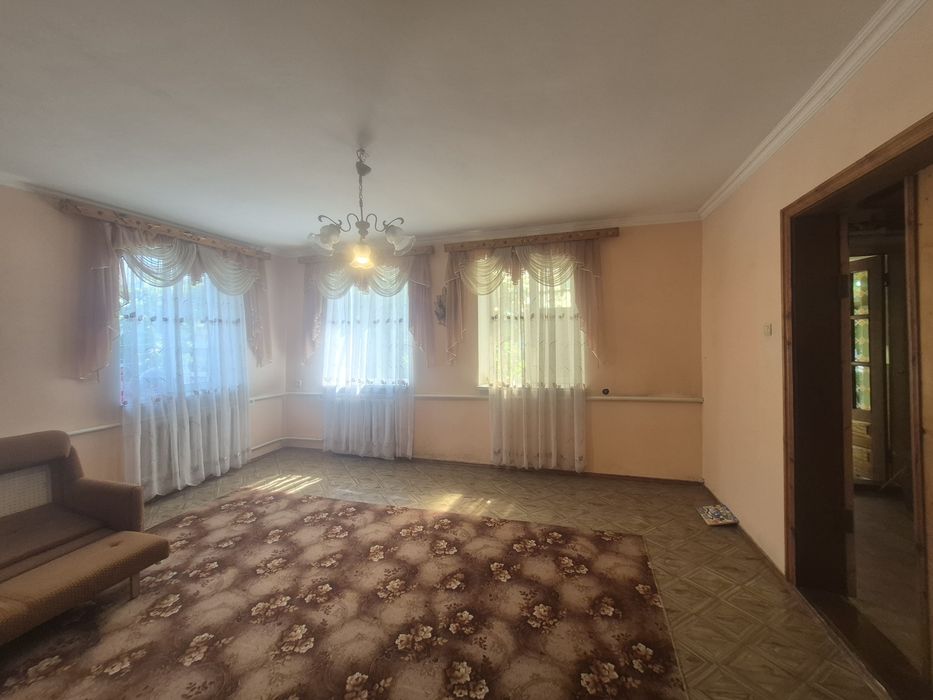 Продам гарний будинок в смт Стрижавка р-н центру