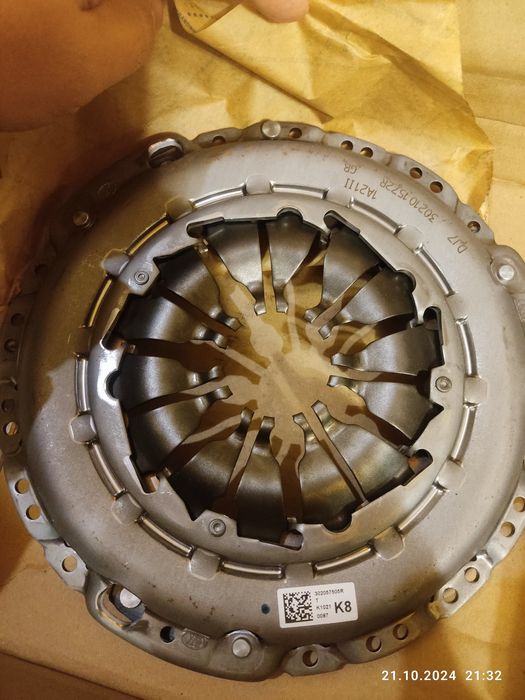 новый комплект сцепления оригинал на к9к 1.5 dci МКПП
302057505R.