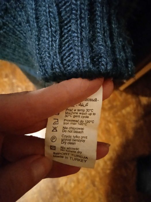 Акриловий в'язаний светр синій