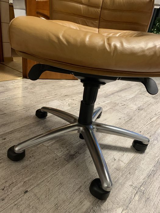 Кресло директорское. Натуральная кожа.