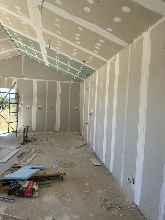 Pintura , pladur , chão flutuante, paredes divisorias