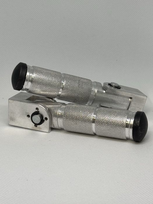 Підножки пасажира на мотоцикл